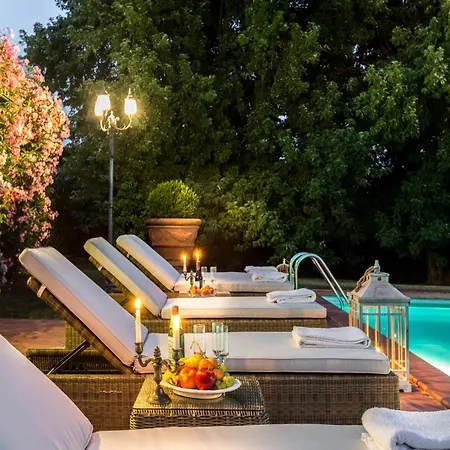 Tuscan Countryside With Pool Capannori