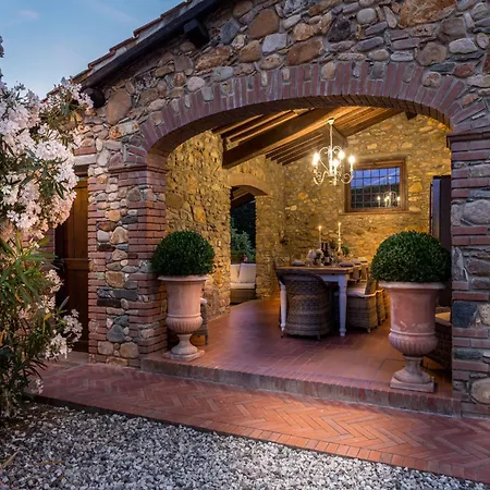 In Lucca With Saltwater Pool Villa